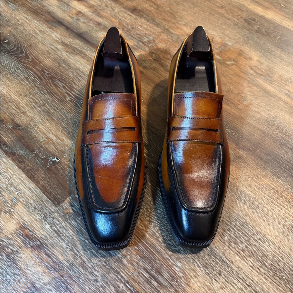 Sophisticated Two-Tone Men's Loafers